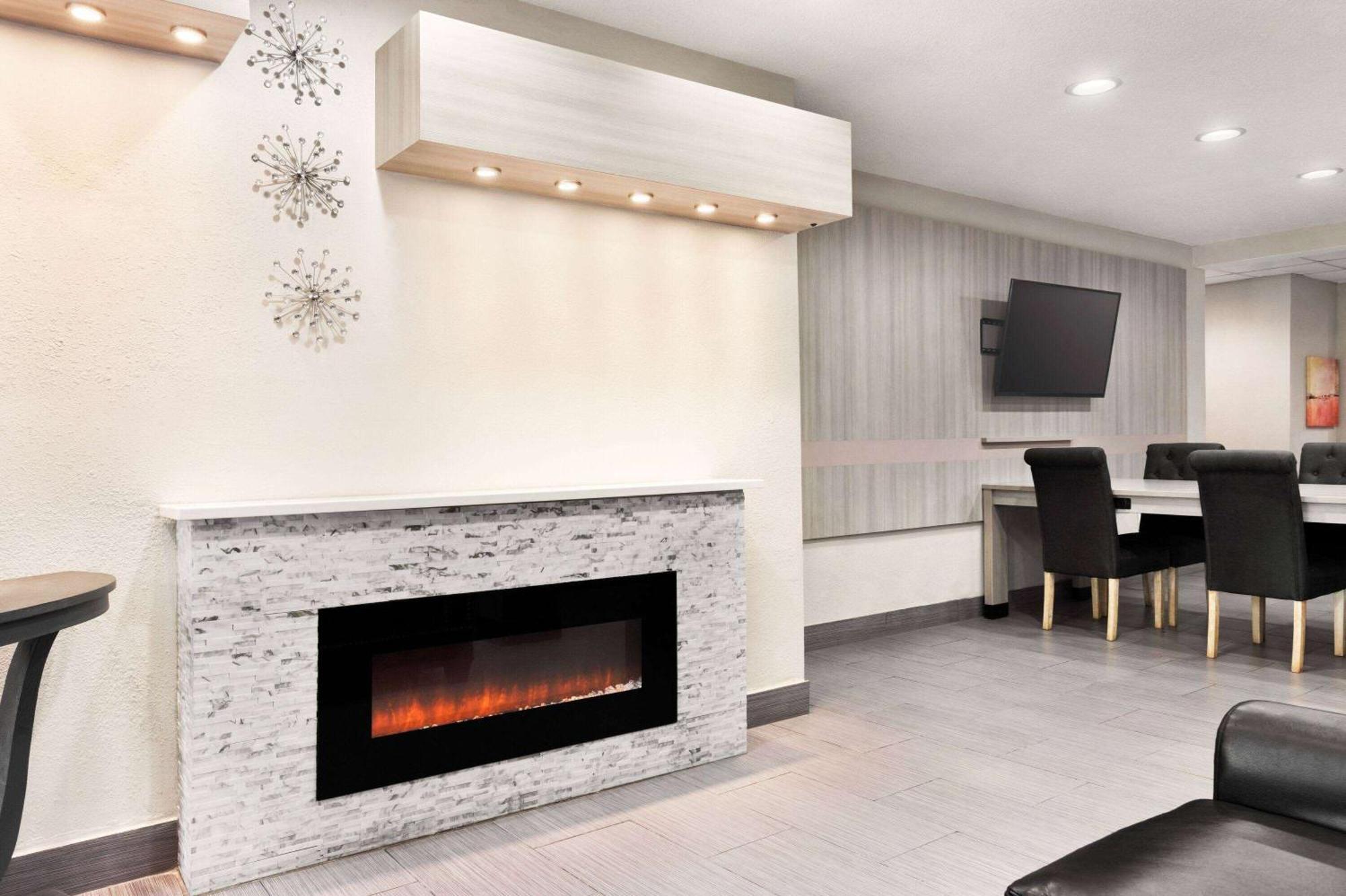 Microtel Inn & Suites By Wyndham Florence/Cincinnati Airpo Extérieur photo