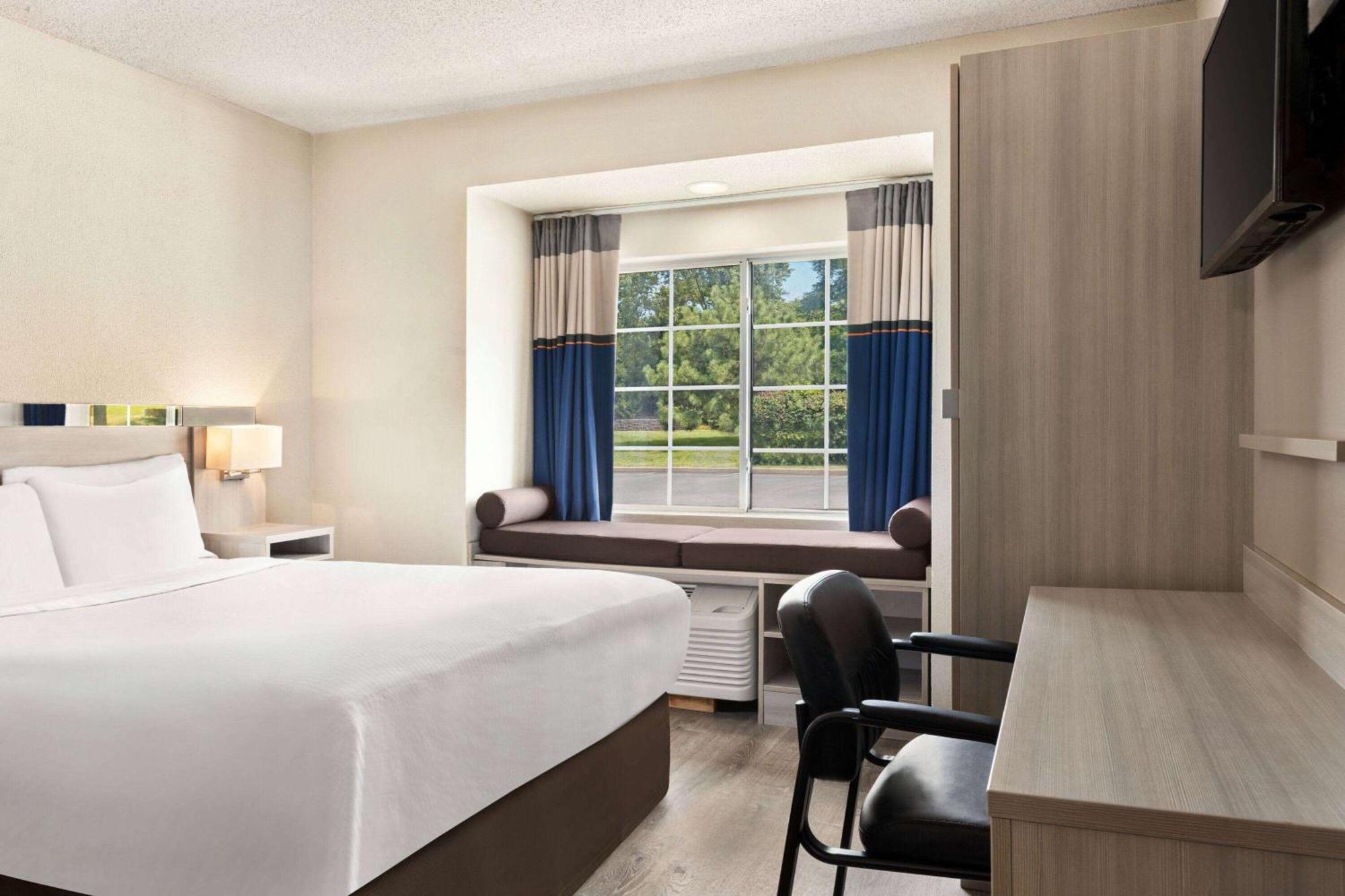 Microtel Inn & Suites By Wyndham Florence/Cincinnati Airpo Extérieur photo