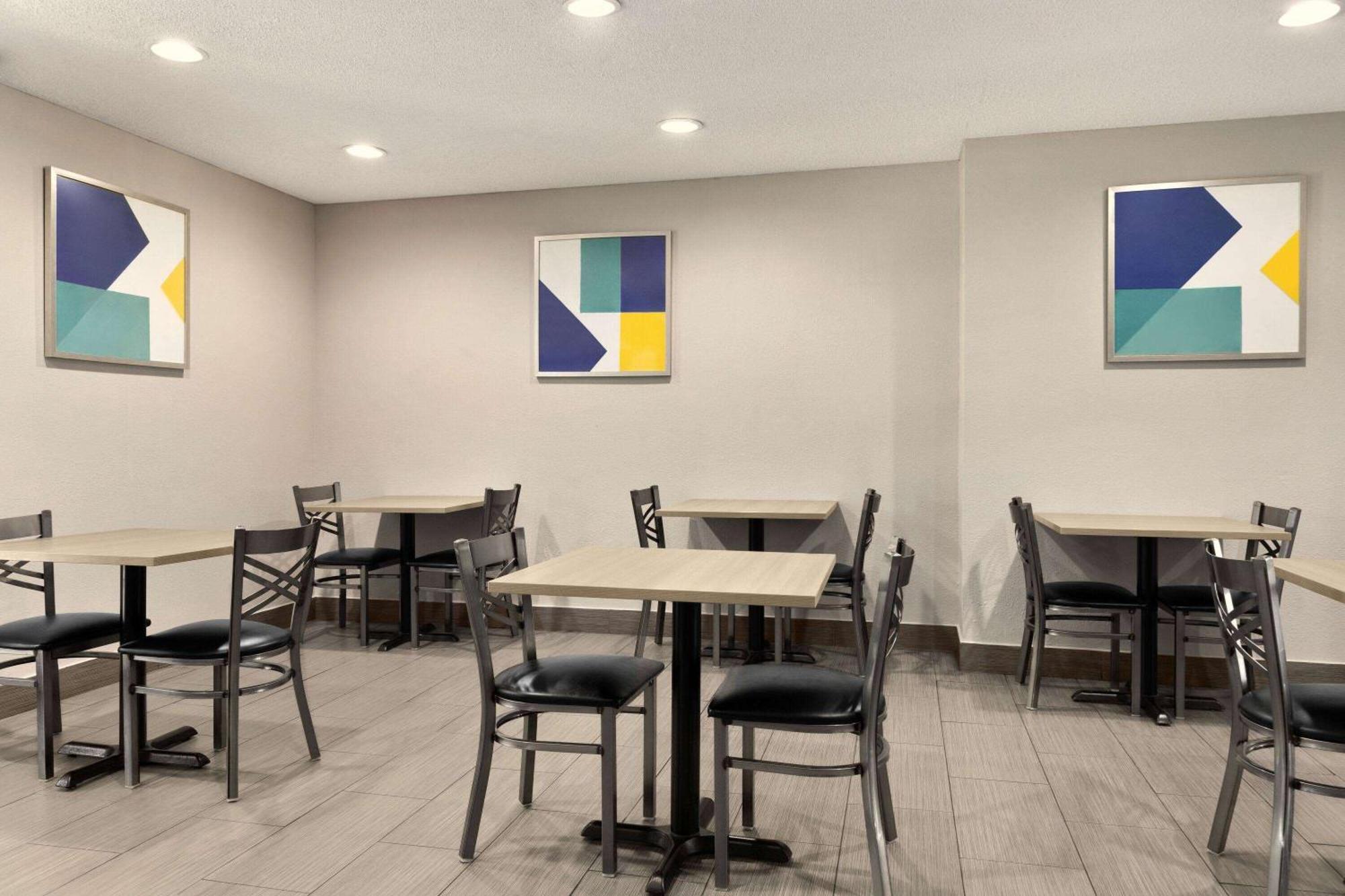 Microtel Inn & Suites By Wyndham Florence/Cincinnati Airpo Extérieur photo